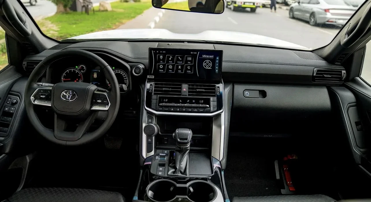 Toyota Land cruiser 300 GXR | 15km | ЧИСТО НОВА, снимка 2 - Автомобили и джипове - 54425440