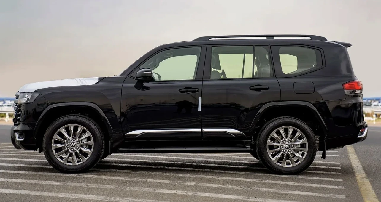 Toyota Land cruiser 300 GXR | 15km | ЧИСТО НОВА, снимка 13 - Автомобили и джипове - 54425440