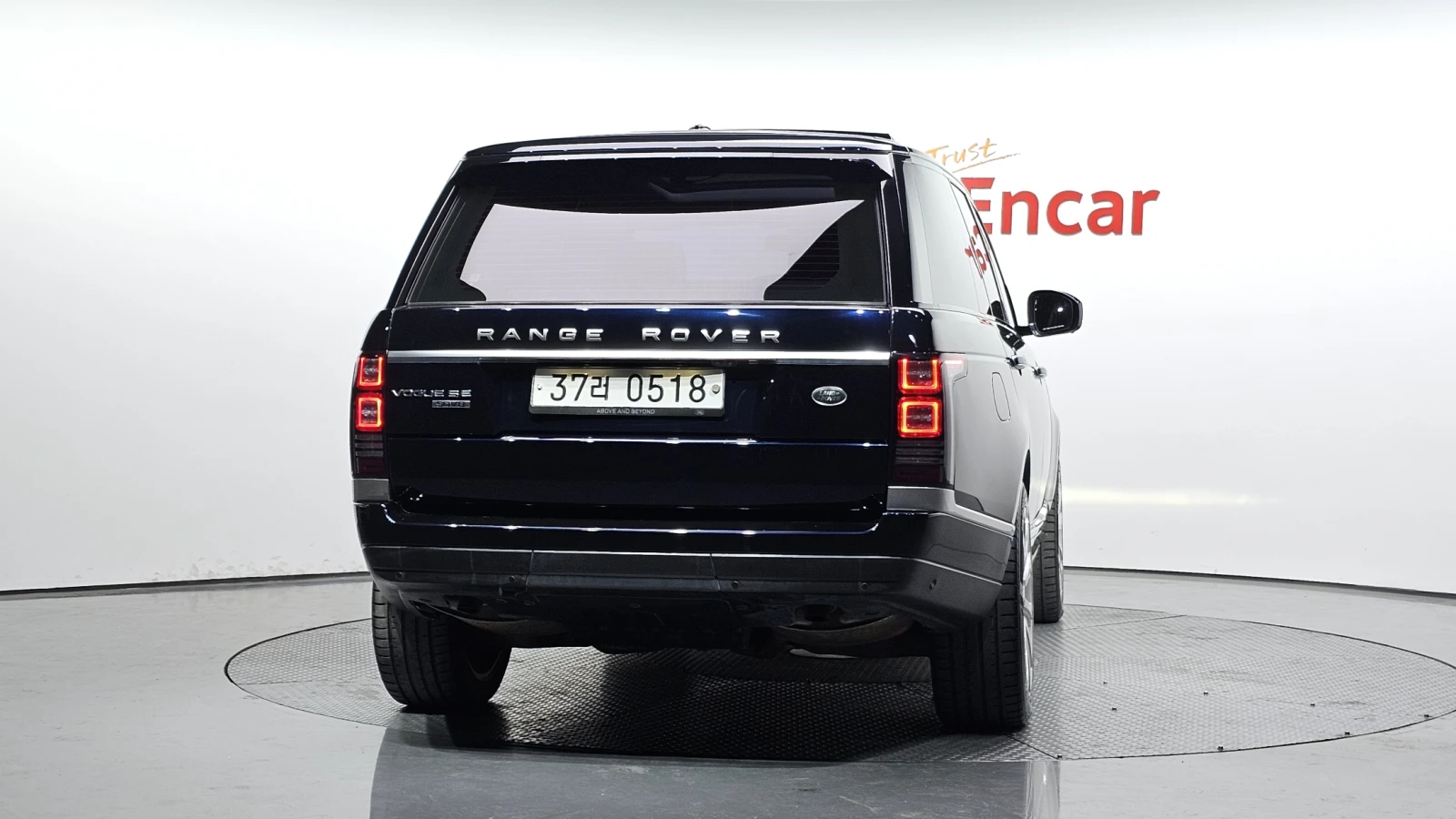 Land Rover Range rover 4.4 SDV8* BLIND SPOT* ОБДУХВАНЕ* 360* ЛЮК* КРАЙНА , снимка 4 - Автомобили и джипове - 55383922