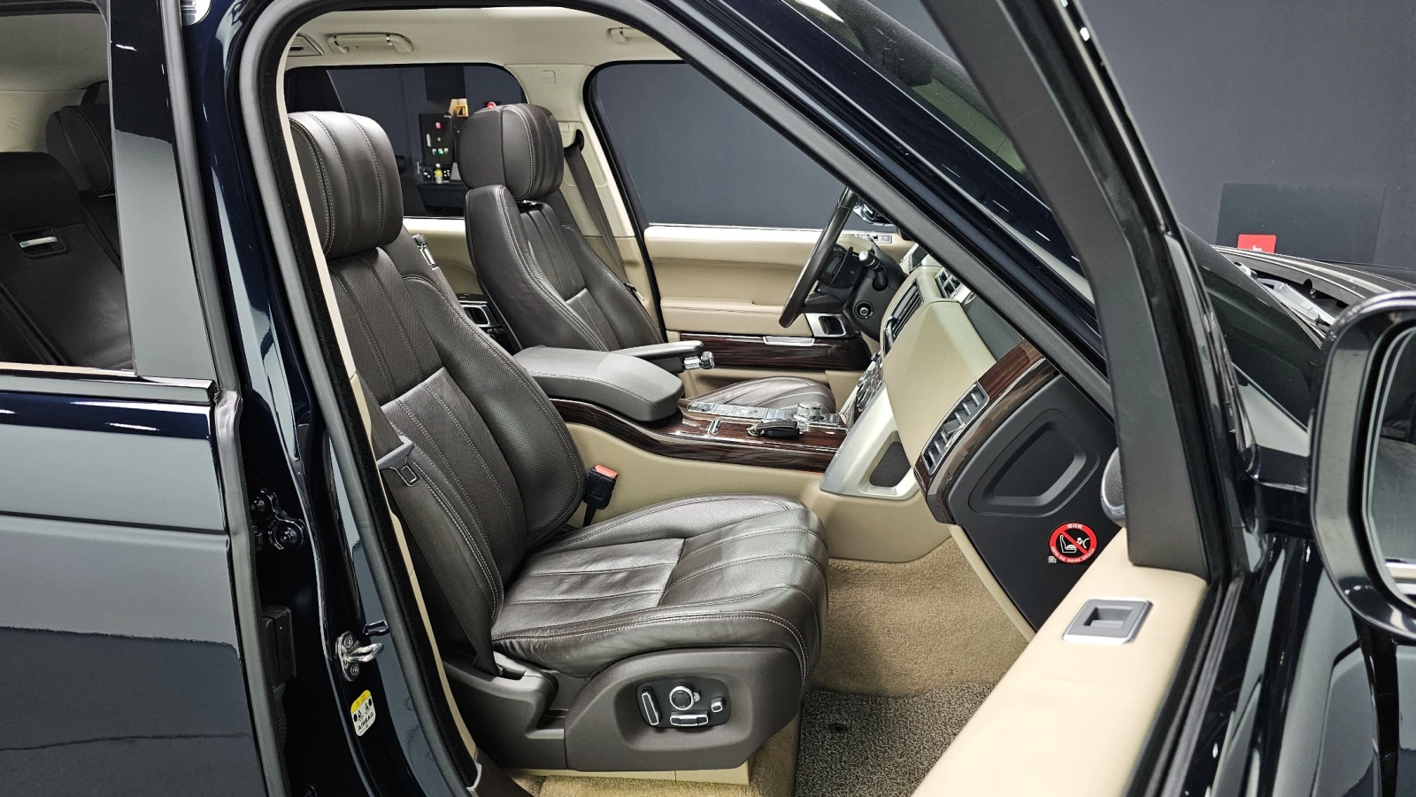 Land Rover Range rover 4.4 SDV8* BLIND SPOT* ОБДУХВАНЕ* 360* ЛЮК* КРАЙНА , снимка 10 - Автомобили и джипове - 55383922