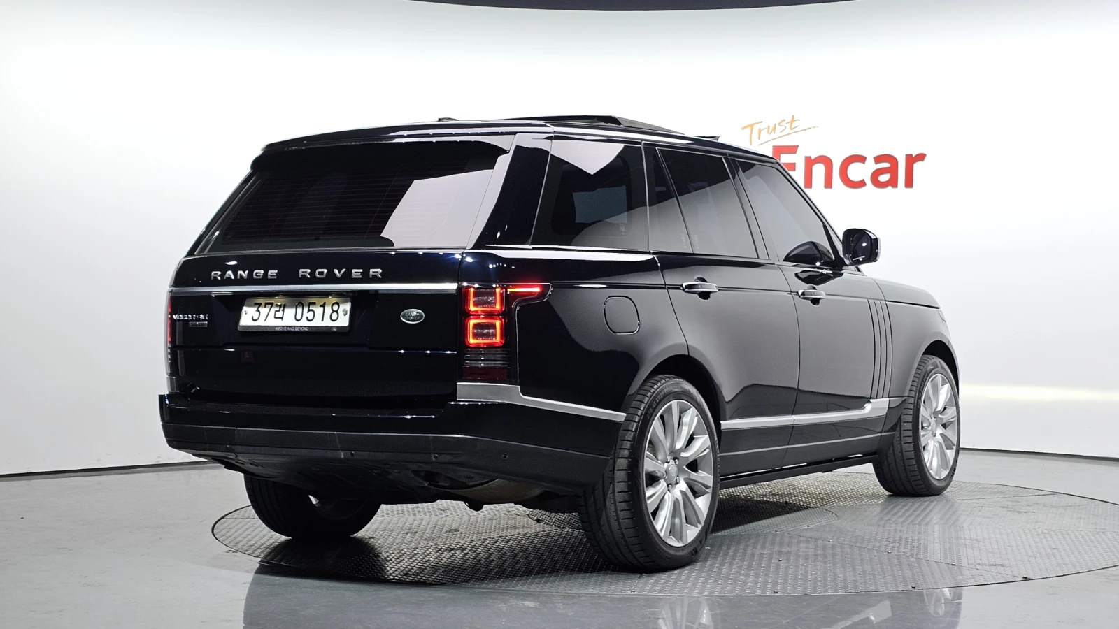 Land Rover Range rover 4.4 SDV8* BLIND SPOT* ОБДУХВАНЕ* 360* ЛЮК* КРАЙНА , снимка 2 - Автомобили и джипове - 55383922
