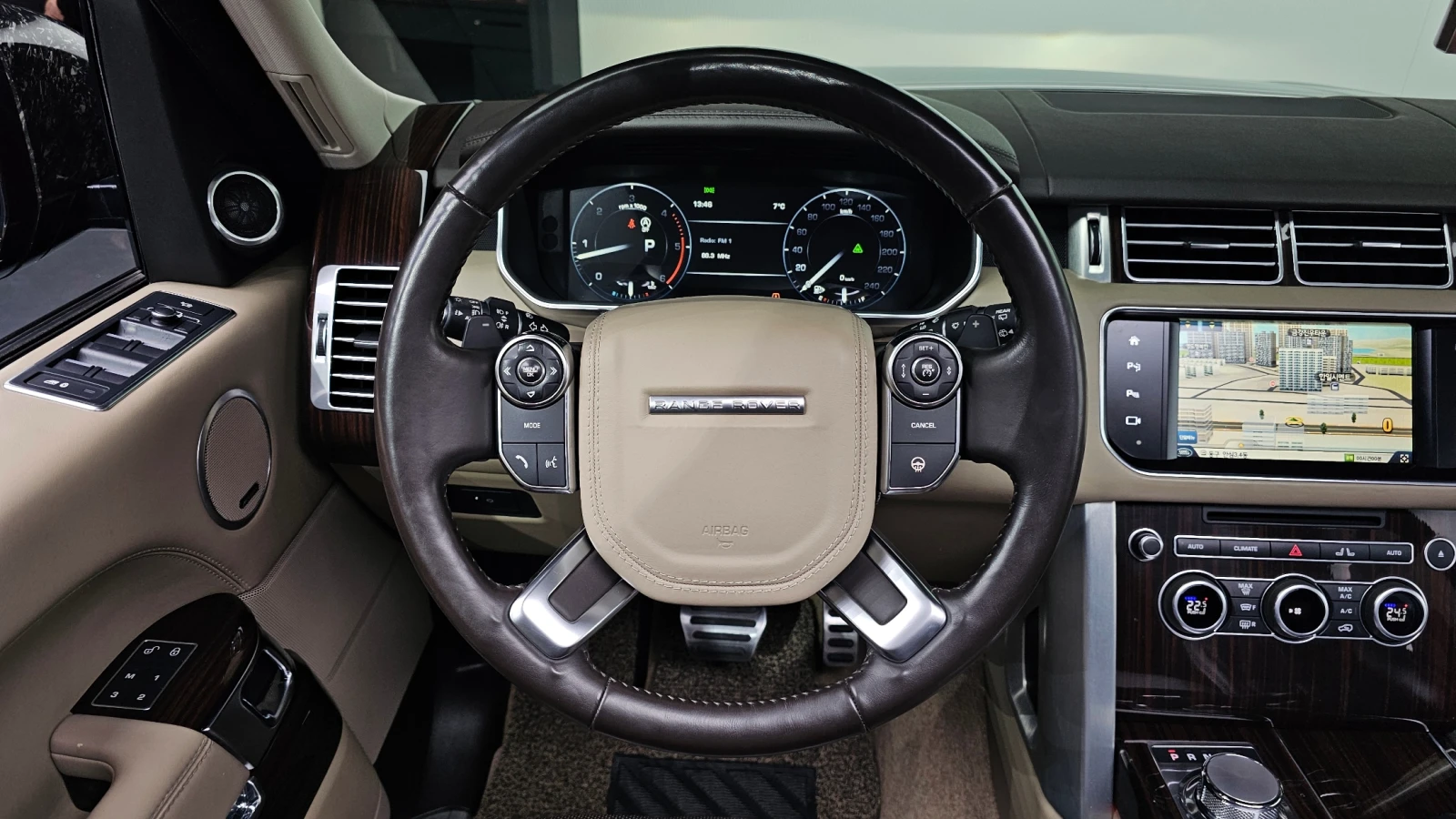 Land Rover Range rover 4.4 SDV8* BLIND SPOT* ОБДУХВАНЕ* 360* ЛЮК* КРАЙНА , снимка 13 - Автомобили и джипове - 55383922