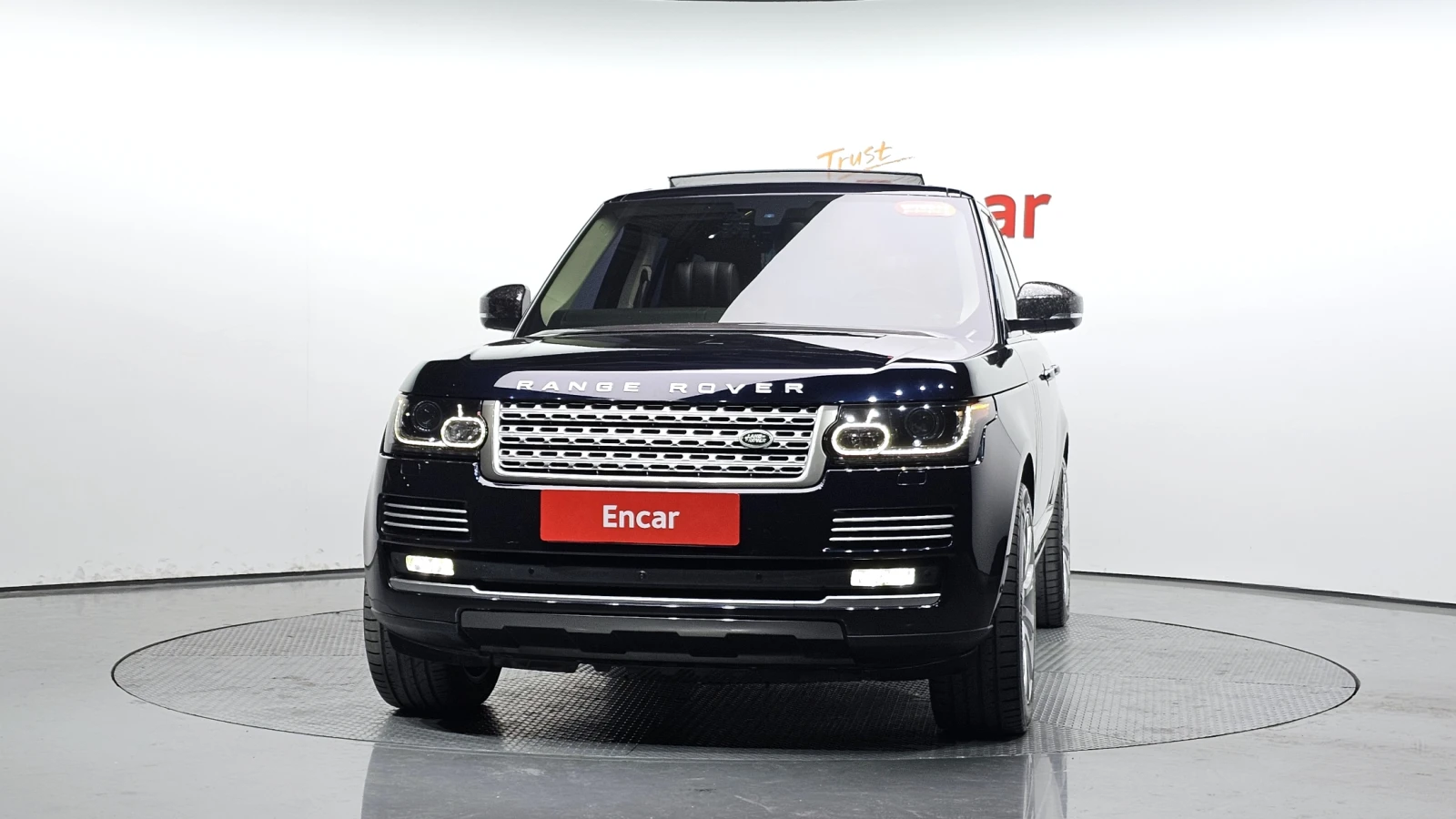 Land Rover Range rover 4.4 SDV8* BLIND SPOT* ОБДУХВАНЕ* 360* ЛЮК* КРАЙНА , снимка 3 - Автомобили и джипове - 55383922