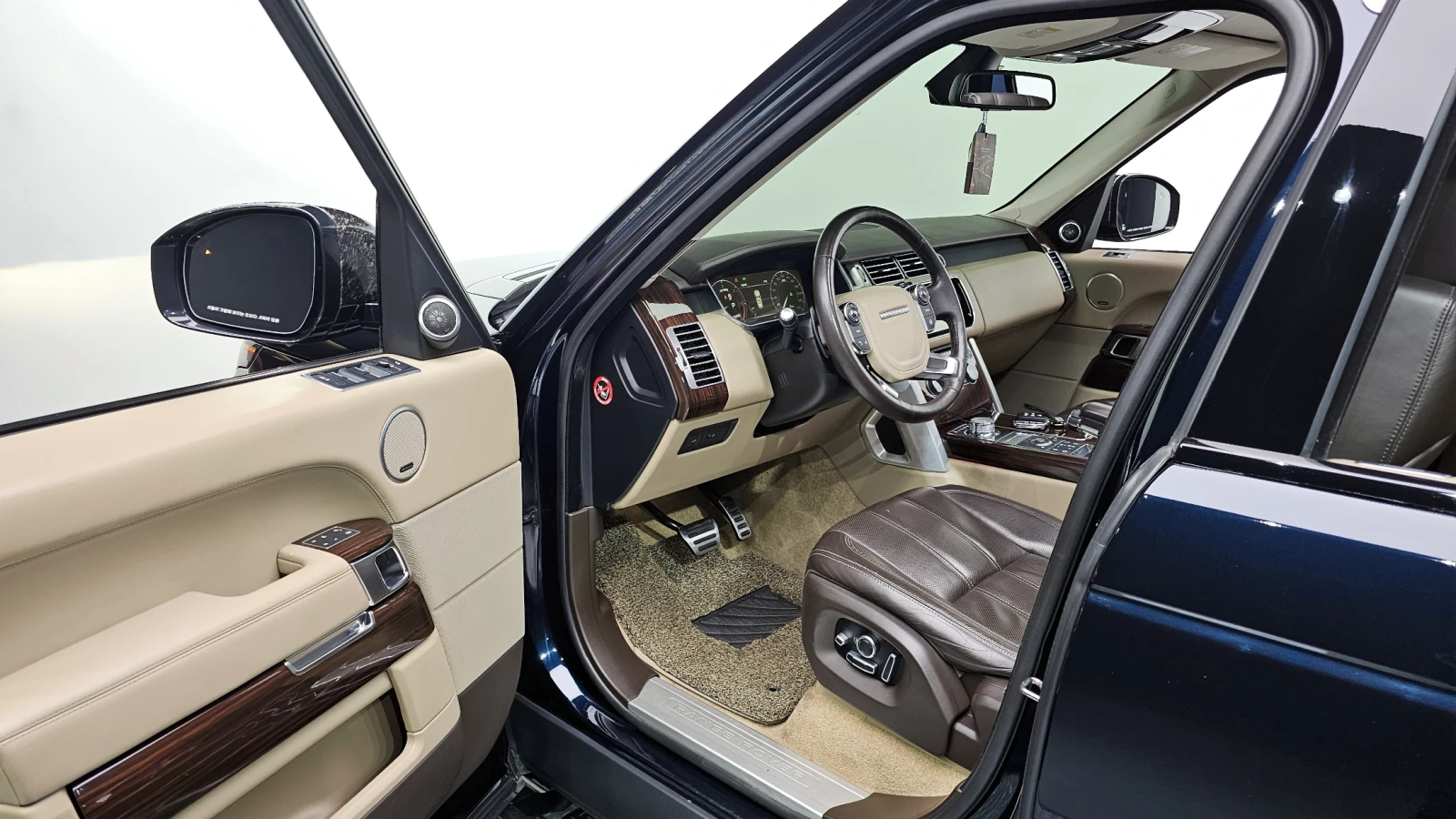 Land Rover Range rover 4.4 SDV8* BLIND SPOT* ОБДУХВАНЕ* 360* ЛЮК* КРАЙНА , снимка 11 - Автомобили и джипове - 55383922