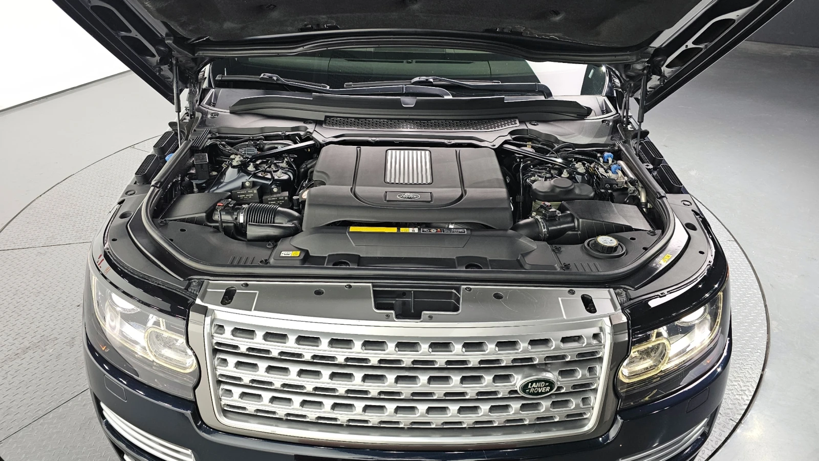 Land Rover Range rover 4.4 SDV8* BLIND SPOT* ОБДУХВАНЕ* 360* ЛЮК* КРАЙНА , снимка 6 - Автомобили и джипове - 55383922