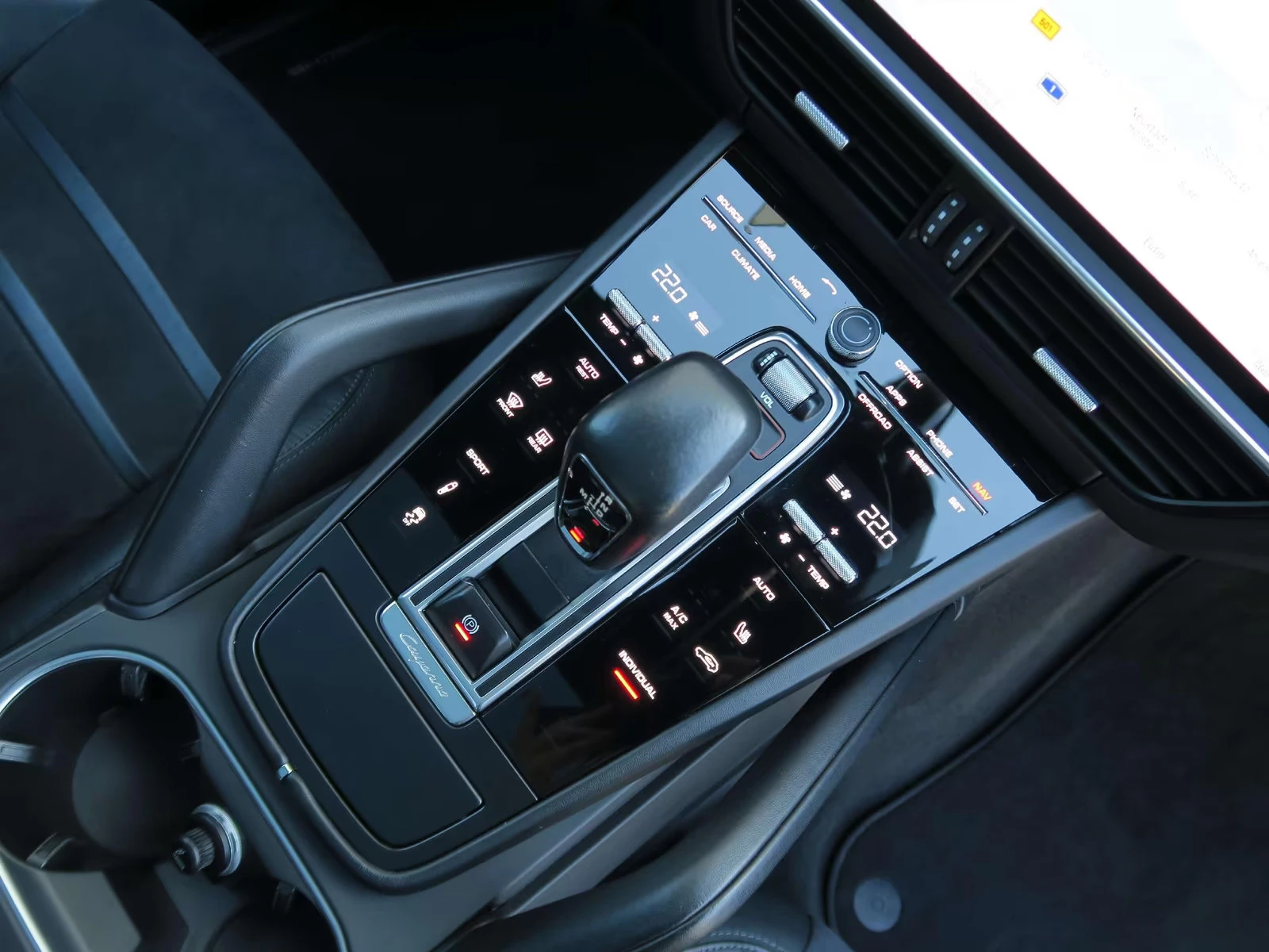 Porsche Cayenne GTS/V8/460HP/MATRIX/PANO/360/ACC/859z, снимка 16 - Автомобили и джипове - 55939040