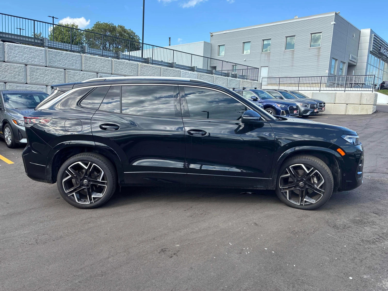 VW Tiguan * Highline R Line * CARFAX * , снимка 3 - Автомобили и джипове - 56119458