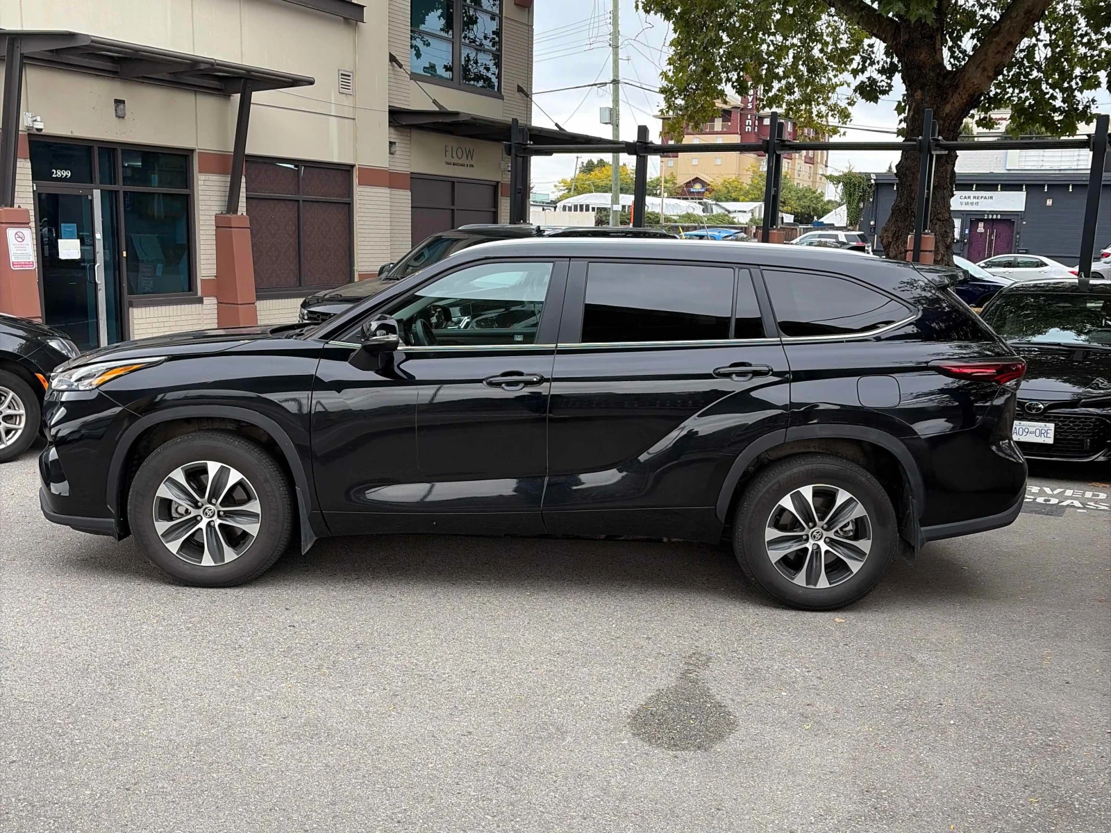 Toyota Highlander * XLE AWD * CARFAX * , снимка 2 - Автомобили и джипове - 56130996