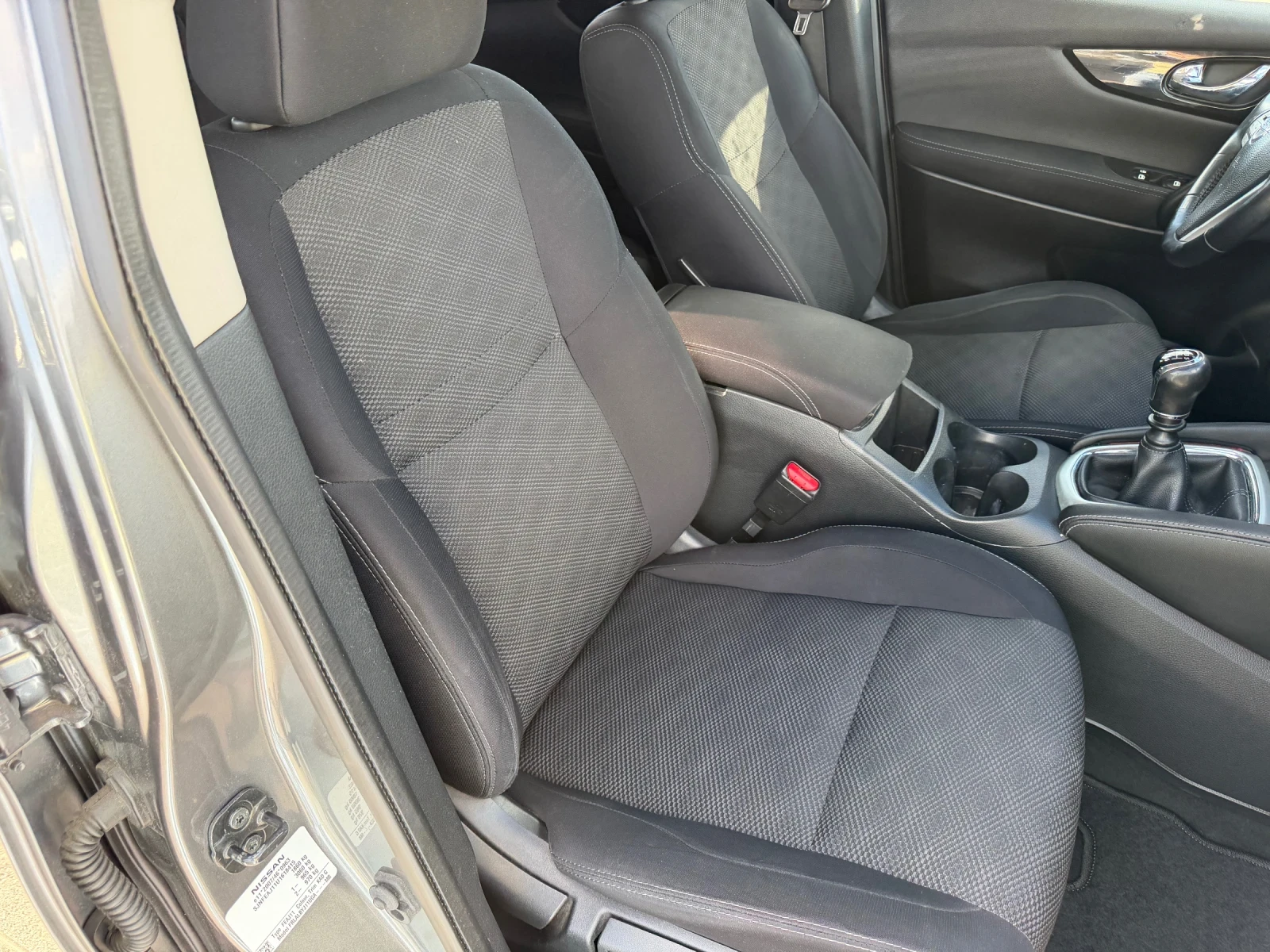 Nissan Qashqai 1.2, снимка 12 - Автомобили и джипове - 56220346
