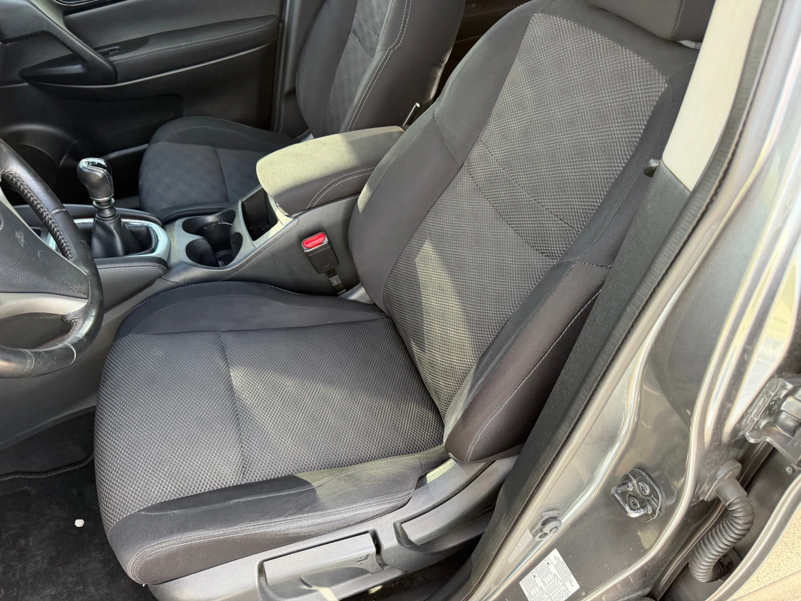 Nissan Qashqai 1.2, снимка 13 - Автомобили и джипове - 56220346
