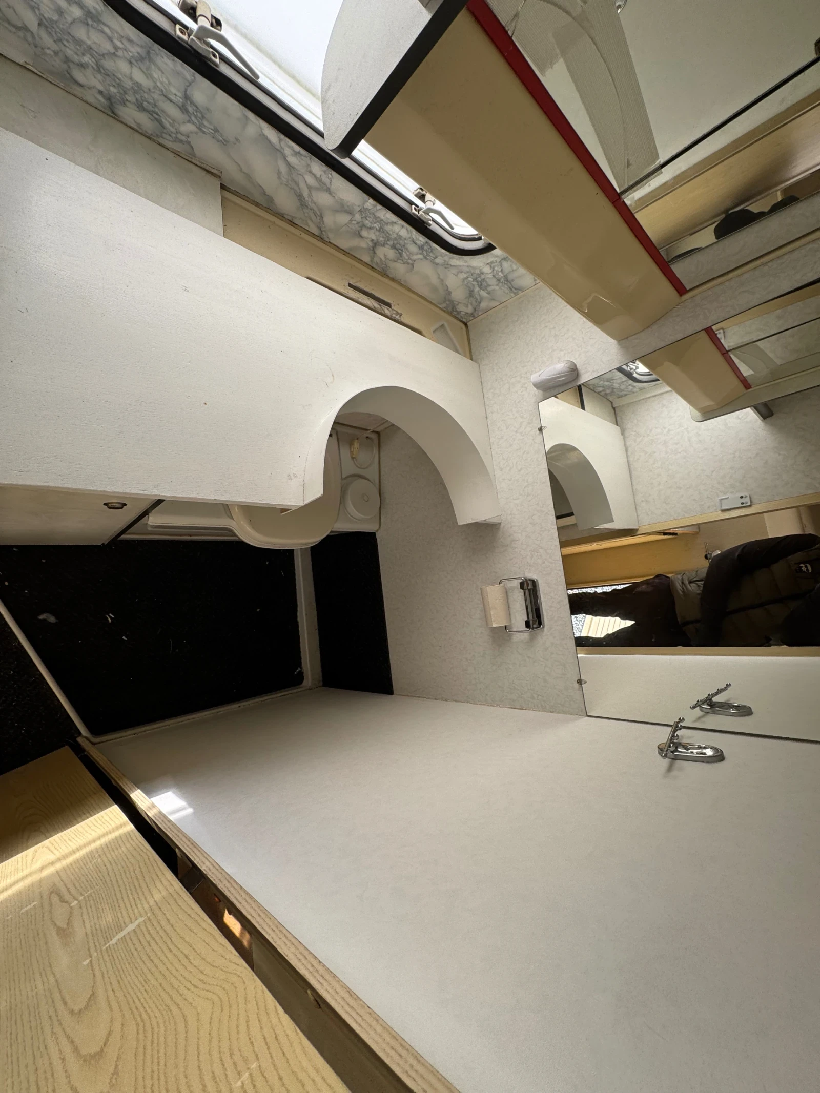  Chateau   | Mobile.bg   11