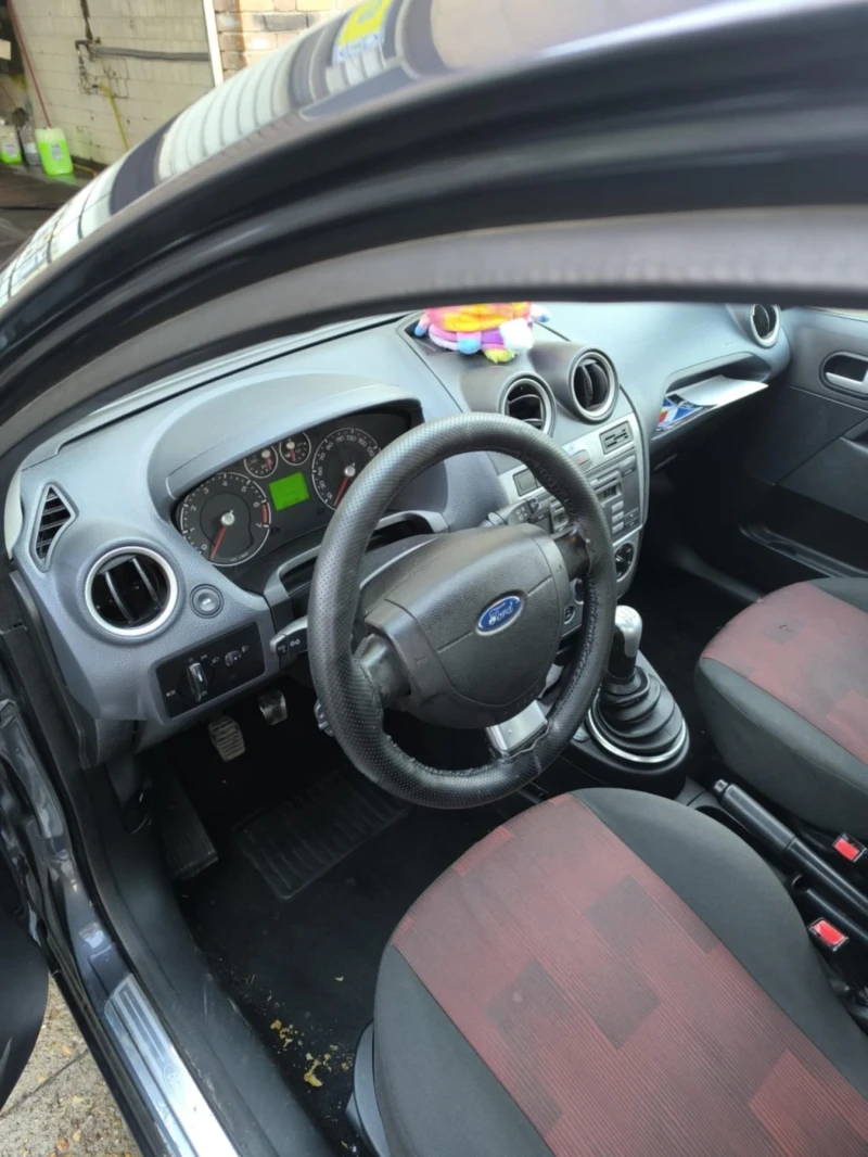 Ford Fiesta 1.4, снимка 7 - Автомобили и джипове - 48602990