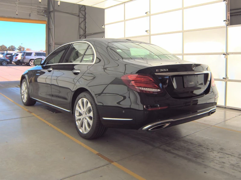 Mercedes-Benz E 300, снимка 4 - Автомобили и джипове - 52485726