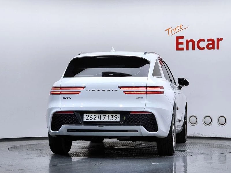 Genesis GV70 2.2 Diesel AWD| 202к.с.| ВКЛ.ТЕХНОТЕСТ, снимка 4 - Автомобили и джипове - 55637957