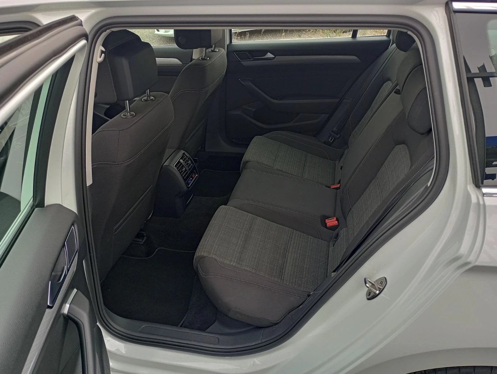 VW Passat 1.5 TSI (150 кс) DSG - изображение 6