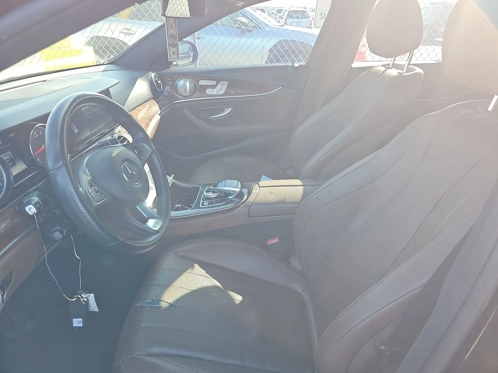 Mercedes-Benz E 300 Sport Sedan - изображение 8