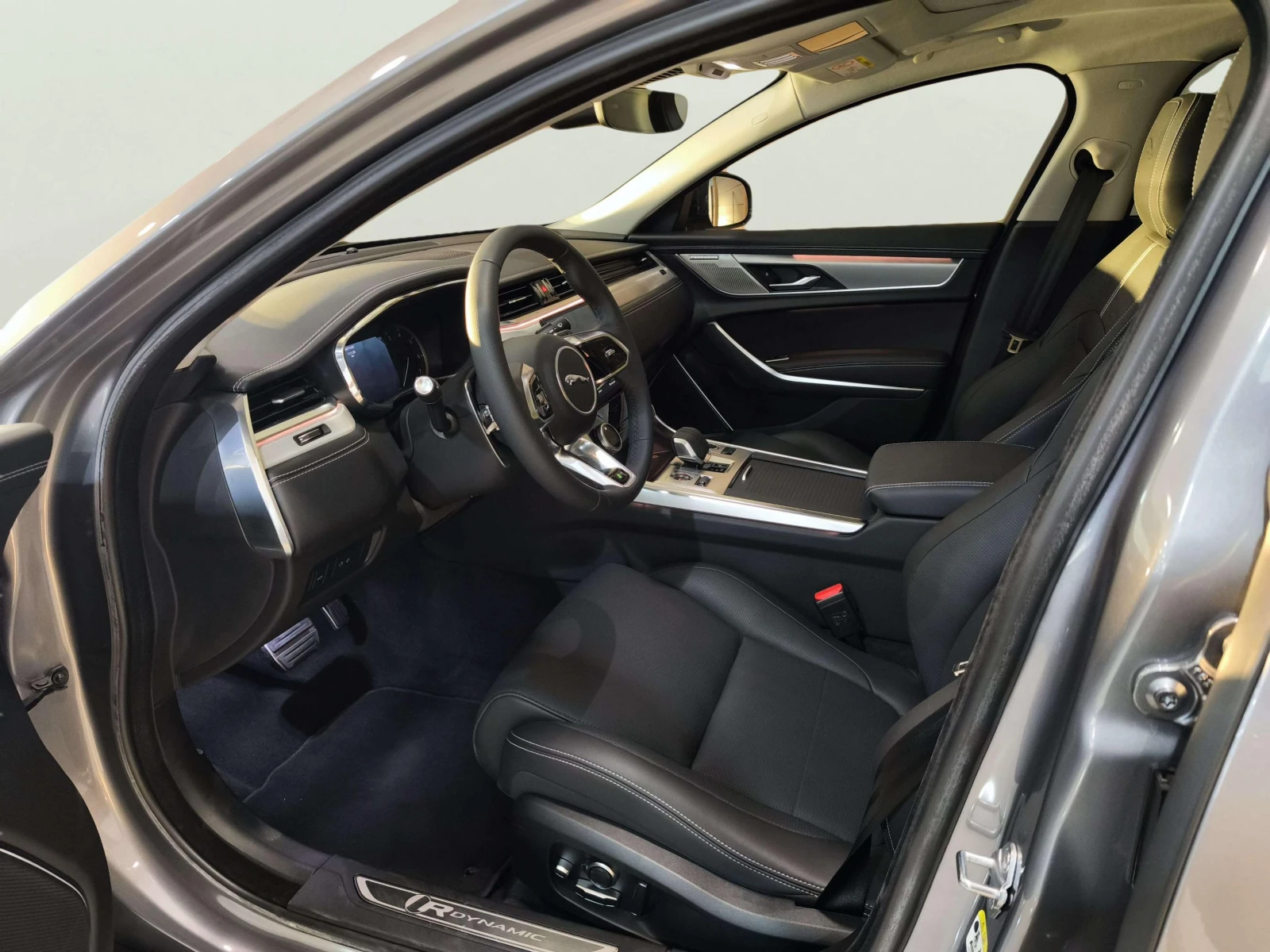 Jaguar Xf 2.0 - изображение 8