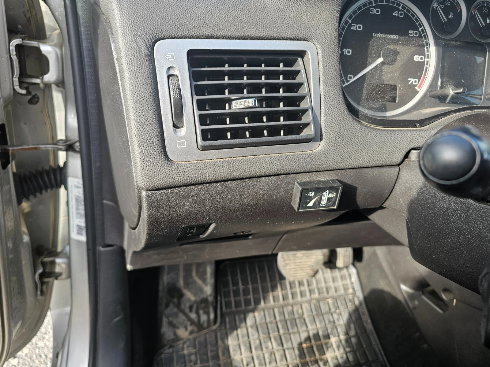 Peugeot 307 2.0i GPL - изображение 8