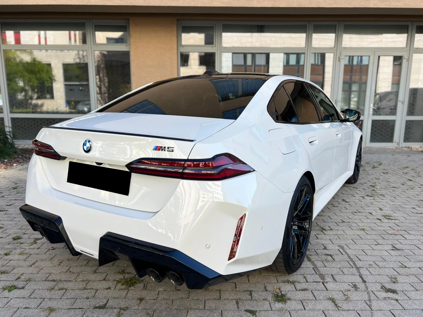 BMW M5 4.4 Hybrid xDrive - изображение 5