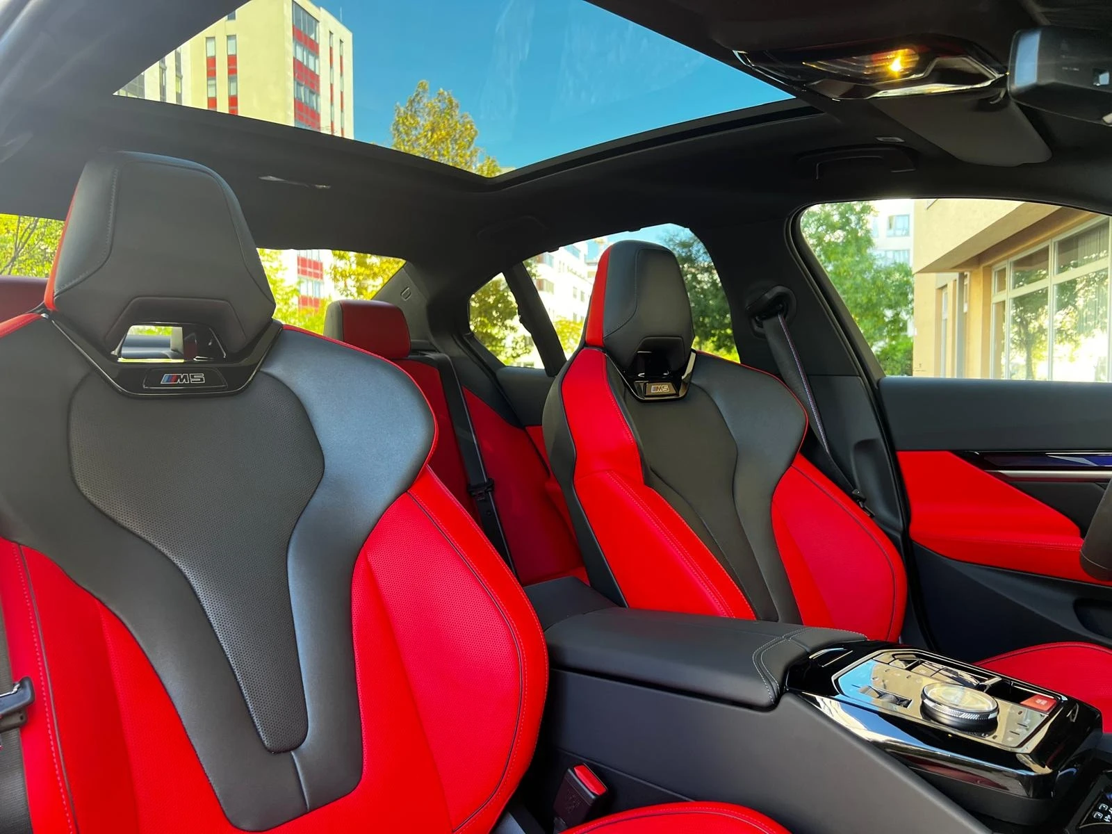 BMW M5 4.4 Hybrid xDrive - изображение 8