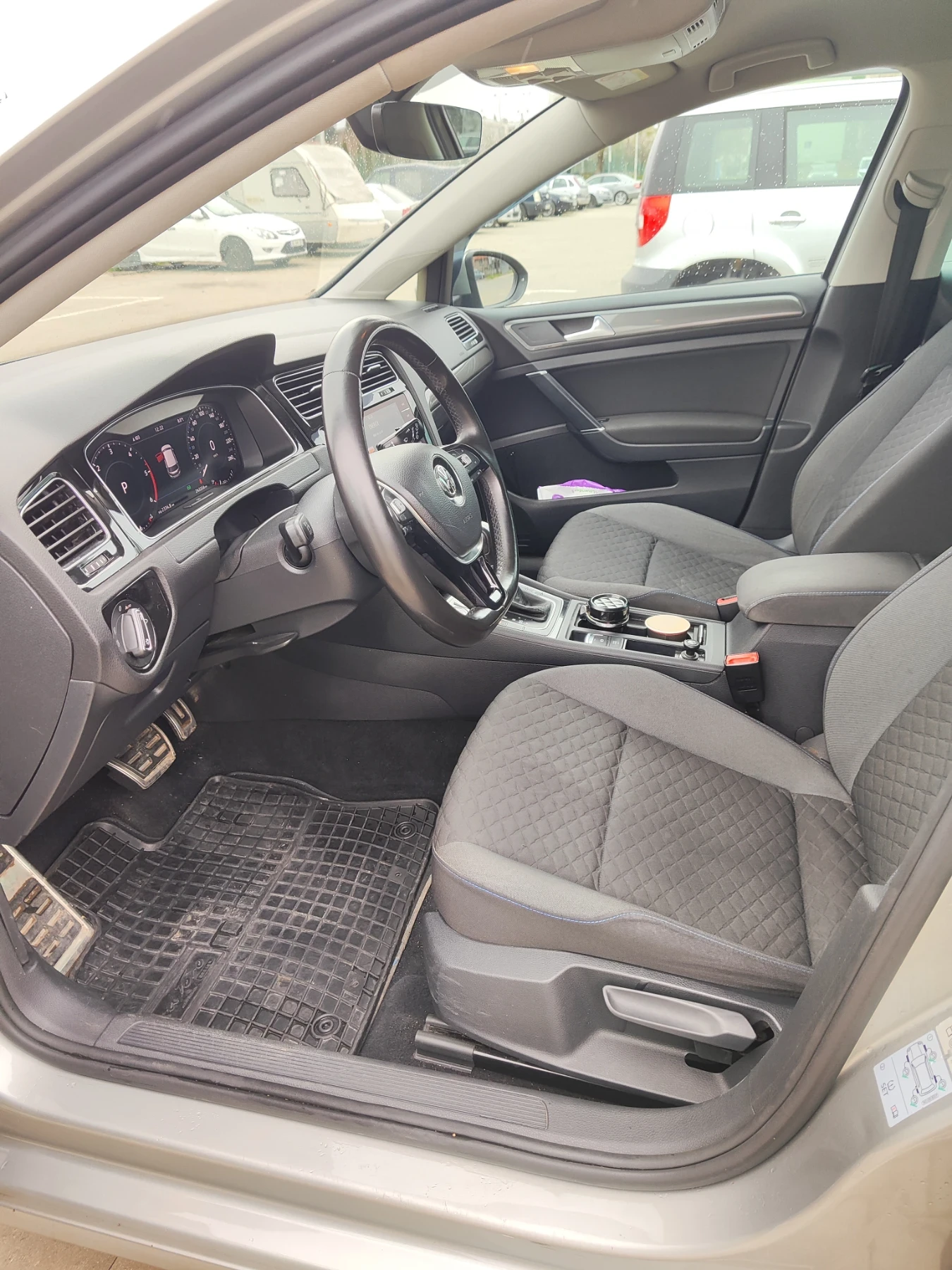 VW Golf Golf 7.5  1.6TDI DSG , снимка 6 - Автомобили и джипове - 53947534