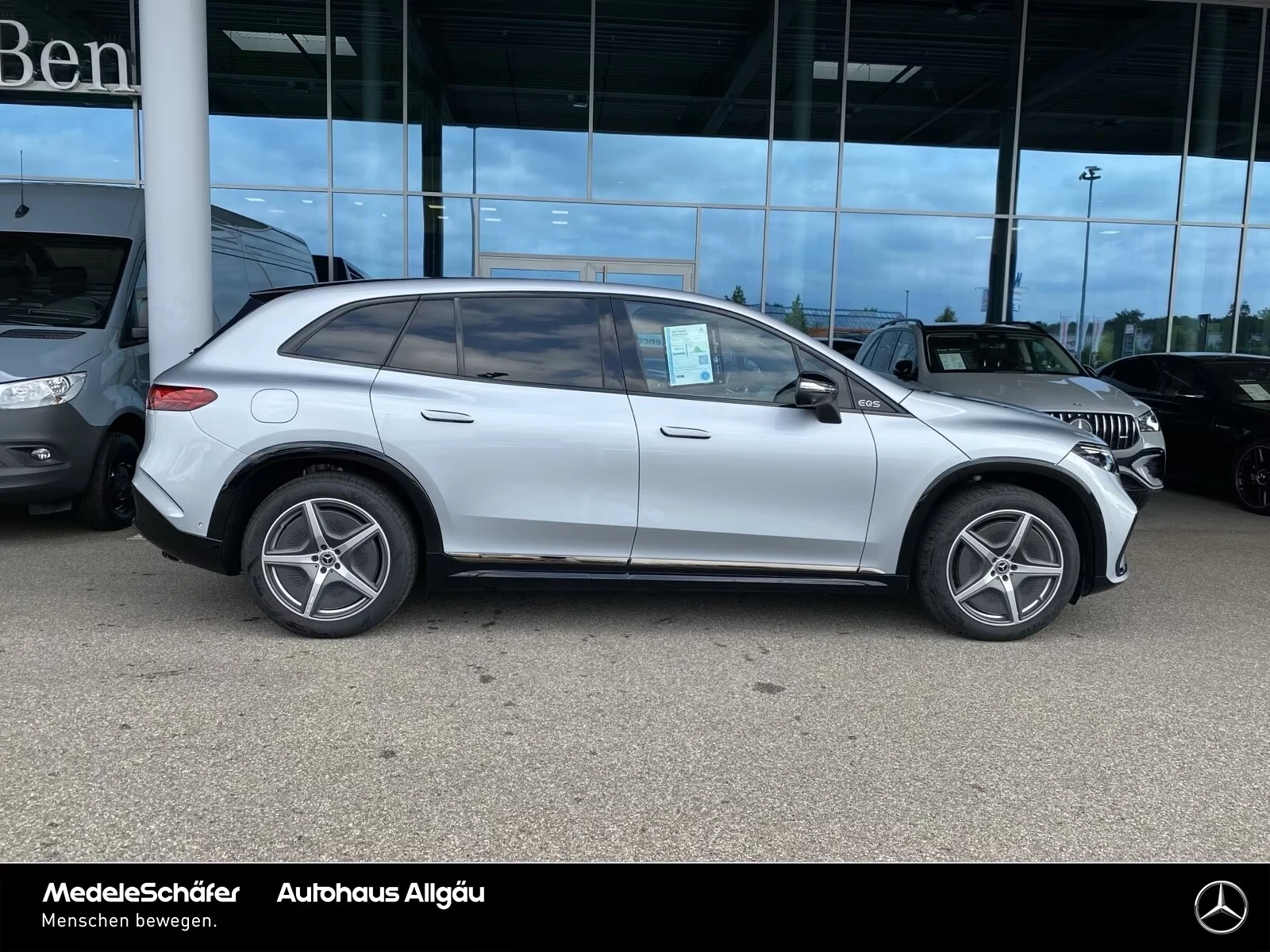 Mercedes-Benz EQS SUV 450 4M AMG Night Premium 360* DISTR AIR HUD, снимка 4 - Автомобили и джипове - 55386087