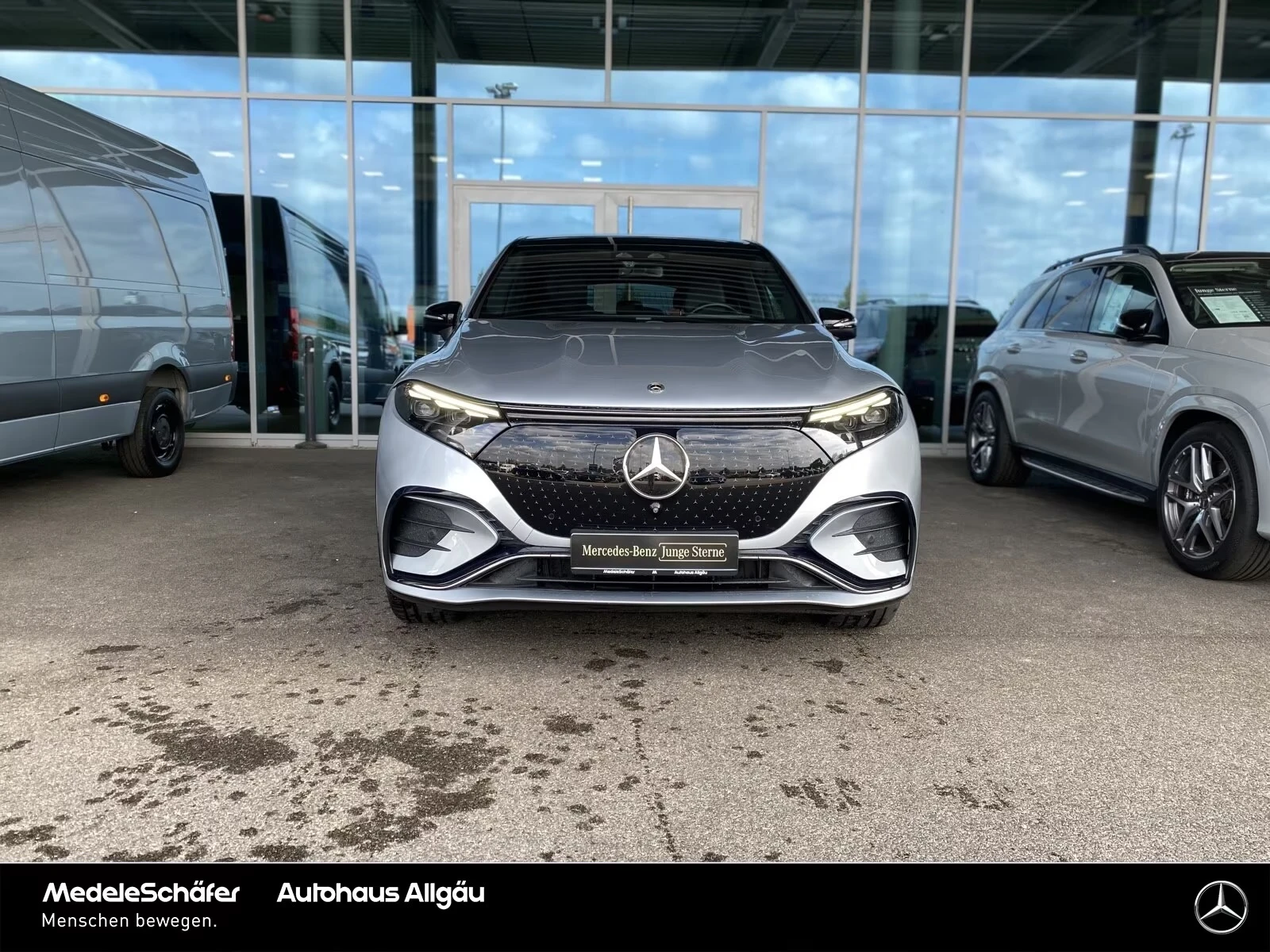 Mercedes-Benz EQS SUV 450 4M AMG Night Premium 360* DISTR AIR HUD, снимка 2 - Автомобили и джипове - 55386087