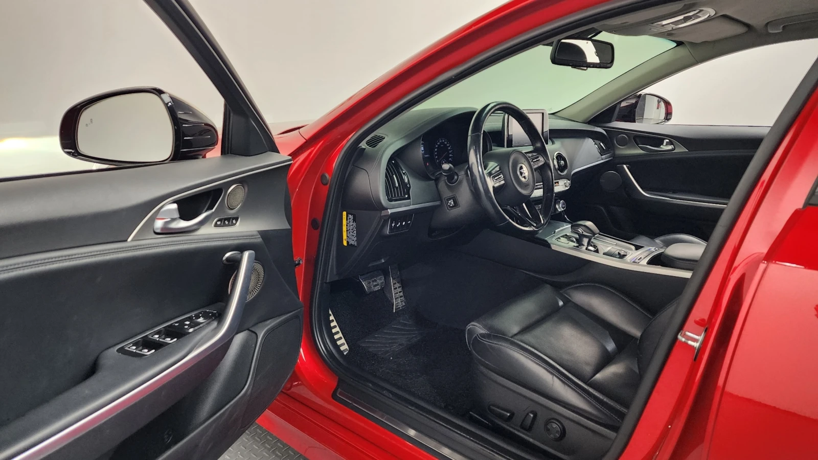 Kia Stinger 2.0 Turbo 2WD Dream Edition | 360  КАМЕРА | КОЖА, снимка 15 - Автомобили и джипове - 54782036
