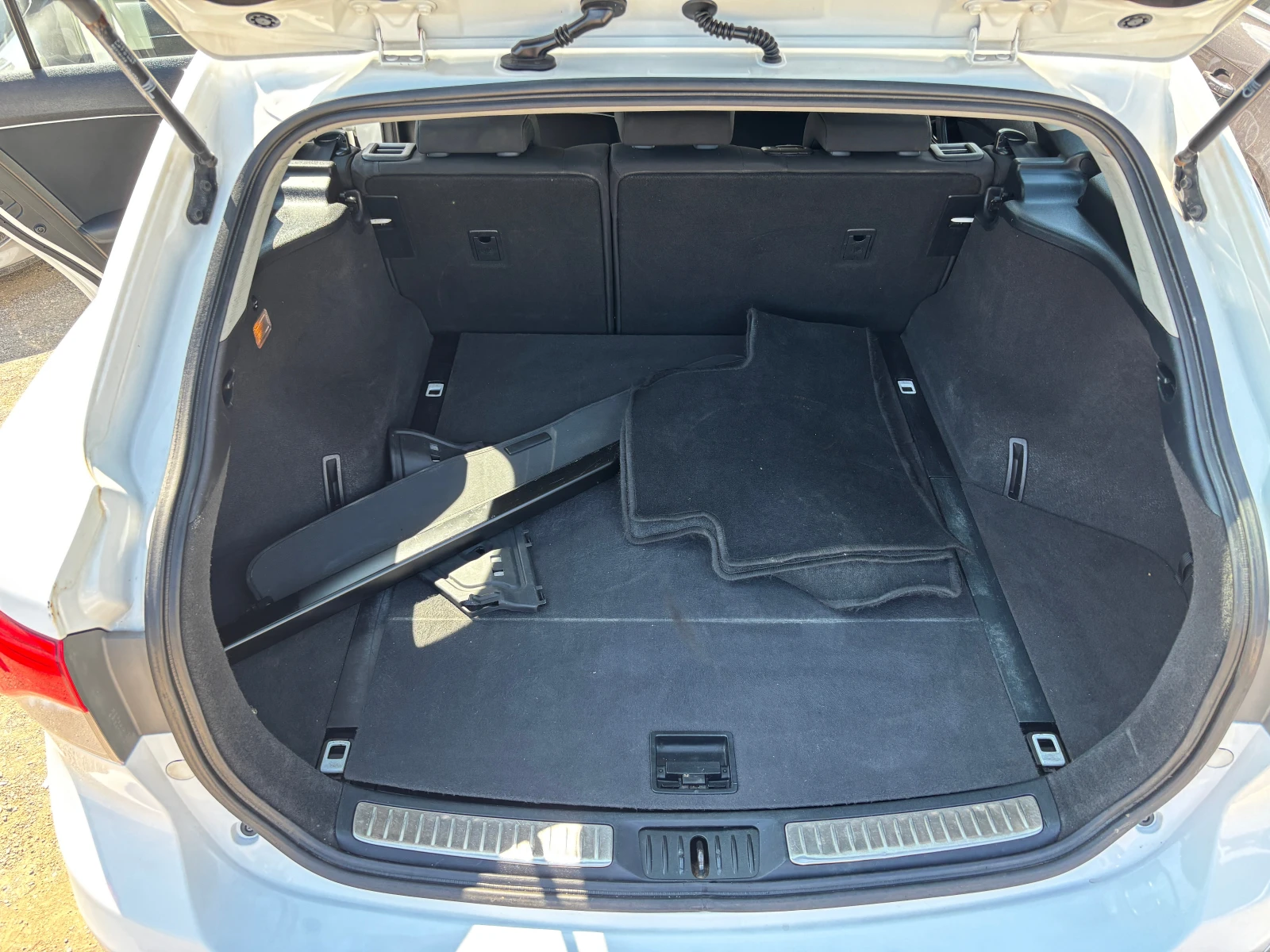 Toyota Avensis 1.6 БЕНЗИН, снимка 13 - Автомобили и джипове - 55061051