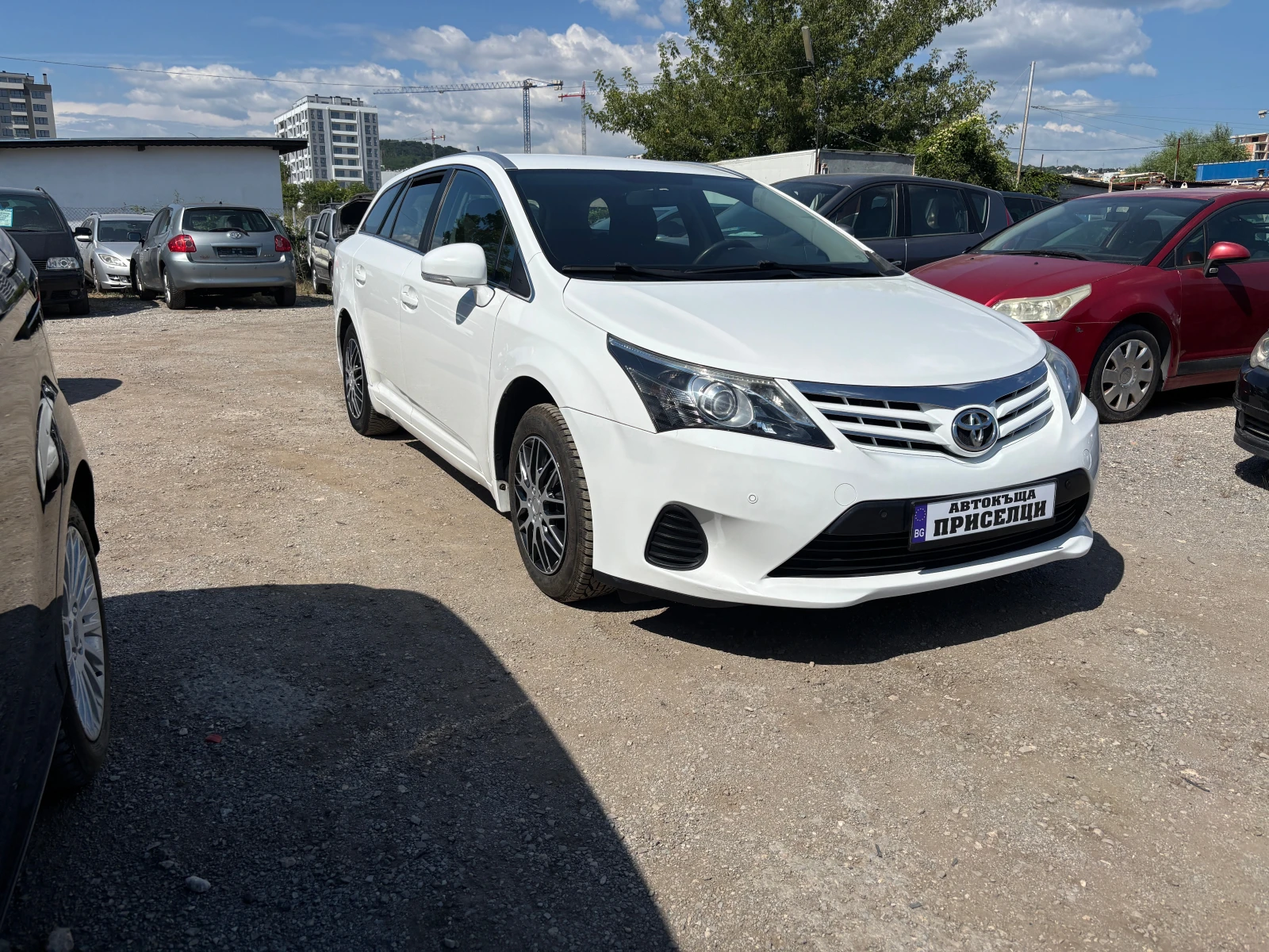 Toyota Avensis 1.6 БЕНЗИН, снимка 3 - Автомобили и джипове - 55061051