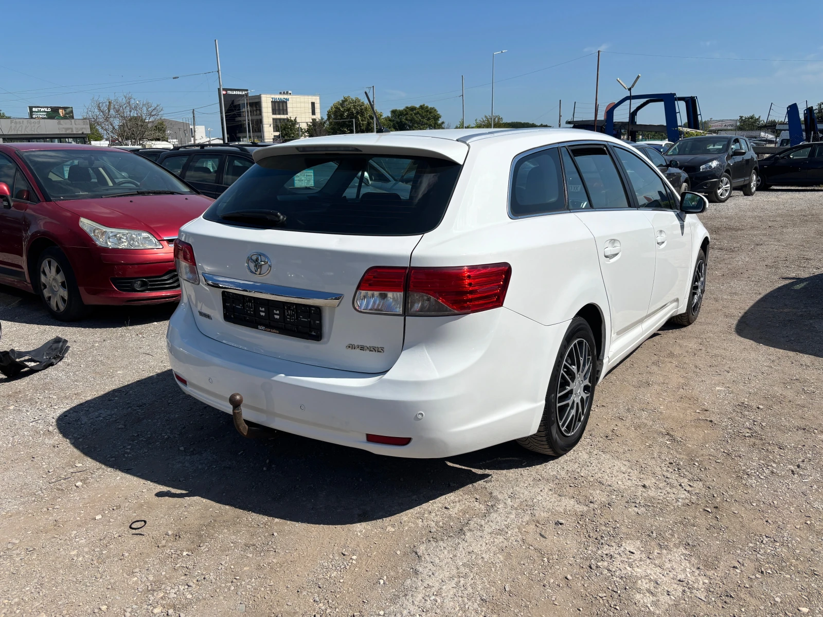 Toyota Avensis 1.6 БЕНЗИН, снимка 4 - Автомобили и джипове - 55061051
