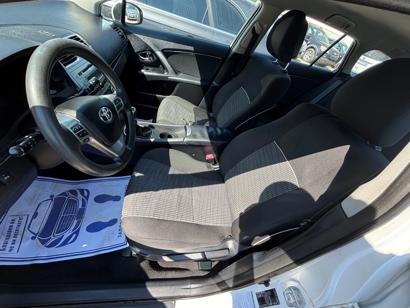 Toyota Avensis 1.6 БЕНЗИН, снимка 8 - Автомобили и джипове - 55061051