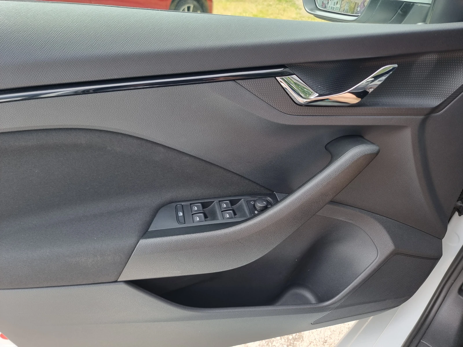 Skoda Scala 1.5 TSI, 150 кс, 2020г, бензин, автоматик, гаражна, снимка 13 - Автомобили и джипове - 55282732