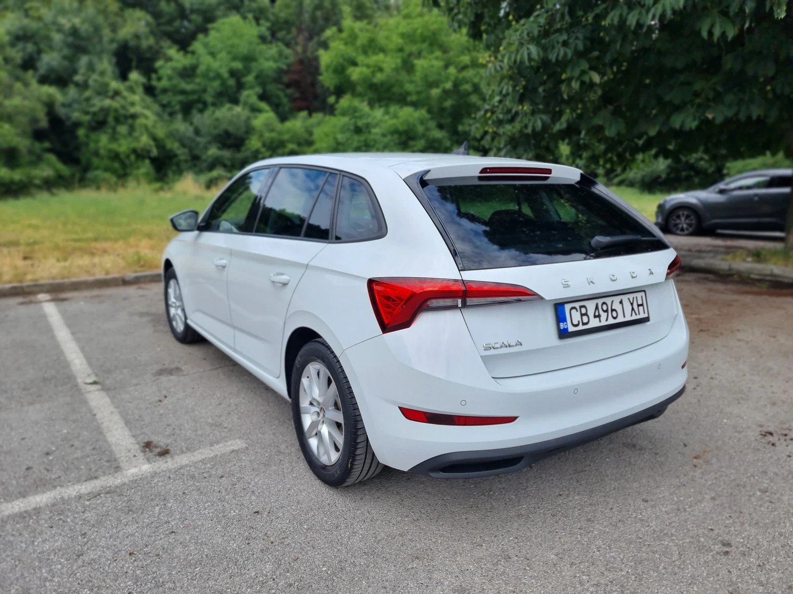 Skoda Scala 1.5 TSI, 150 кс, 2020г, бензин, автоматик, гаражна, снимка 3 - Автомобили и джипове - 55282732