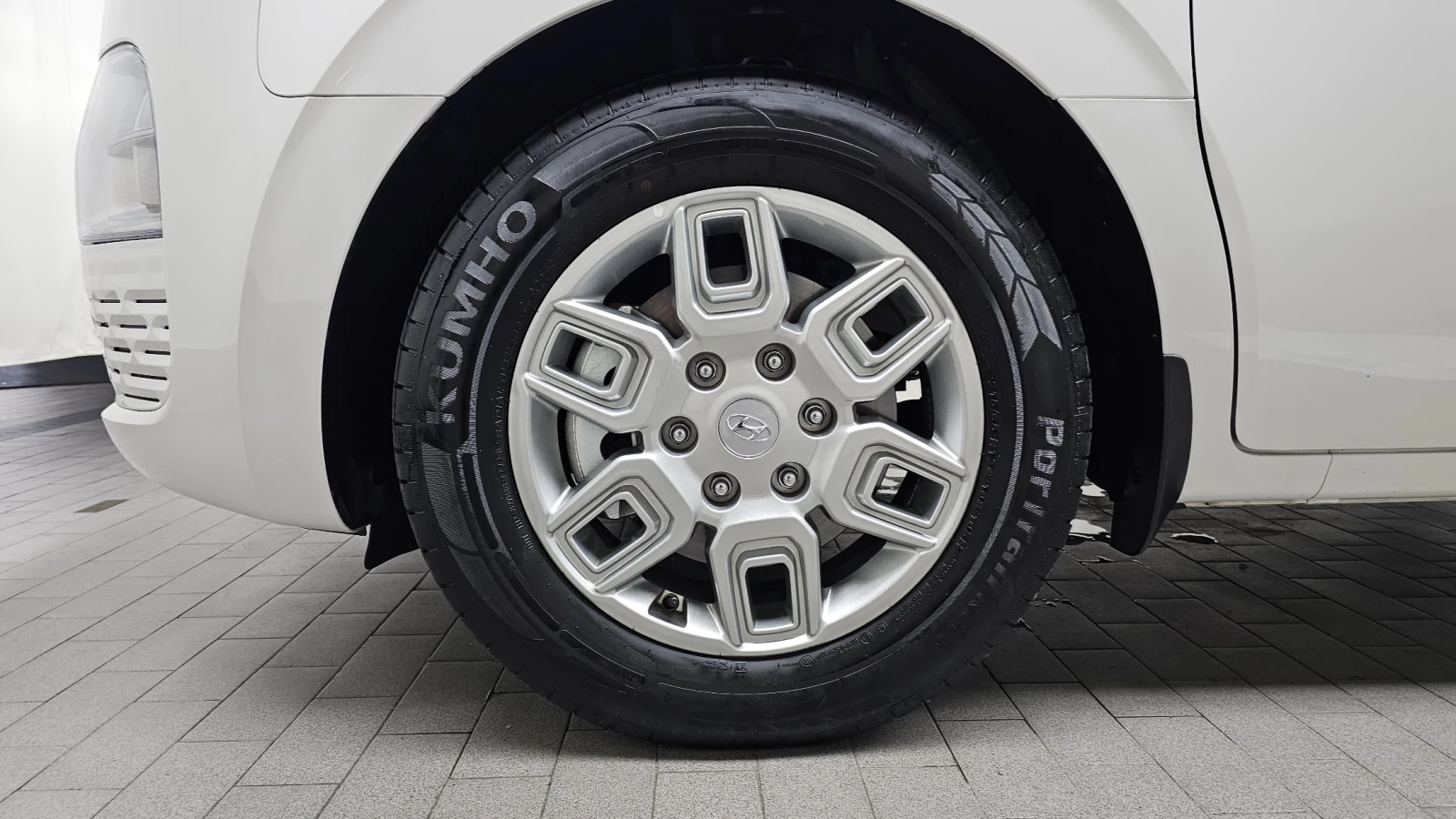 Hyundai Staria Modern* BLIND SPOT* ПОДГРЕВ ВОЛАН* КРАЙНА ЦЕНА, снимка 5 - Автомобили и джипове - 55409132