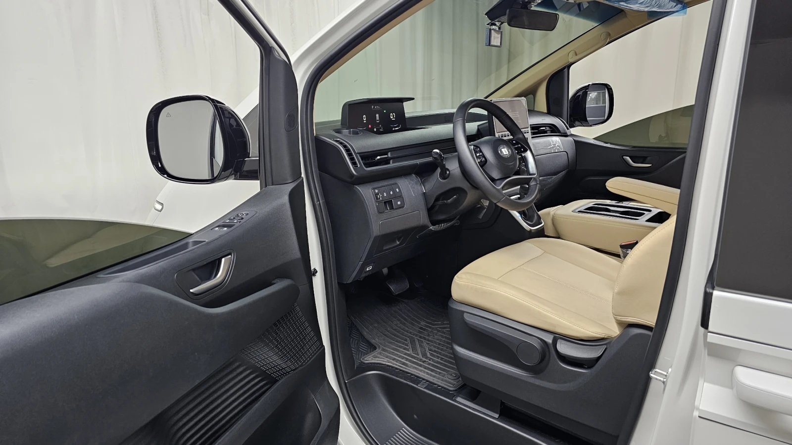Hyundai Staria Modern* BLIND SPOT* ПОДГРЕВ ВОЛАН* КРАЙНА ЦЕНА, снимка 10 - Автомобили и джипове - 55409132