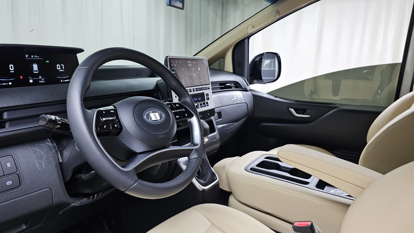 Hyundai Staria Modern* BLIND SPOT* ПОДГРЕВ ВОЛАН* КРАЙНА ЦЕНА, снимка 7 - Автомобили и джипове - 55409132