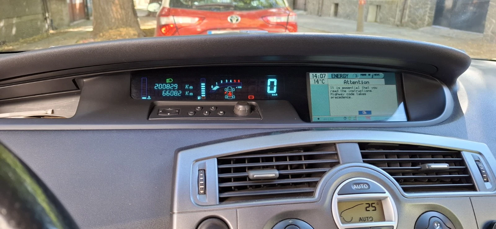 Renault Grand scenic 1.9 DCI, снимка 10 - Автомобили и джипове - 56576181
