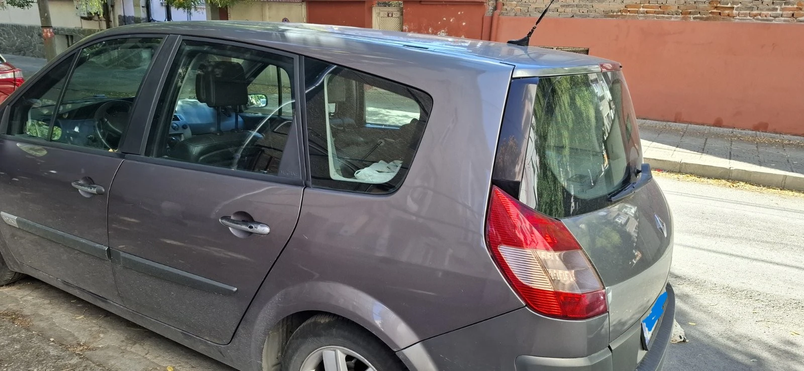 Renault Grand scenic 1.9 DCI, снимка 2 - Автомобили и джипове - 56576181