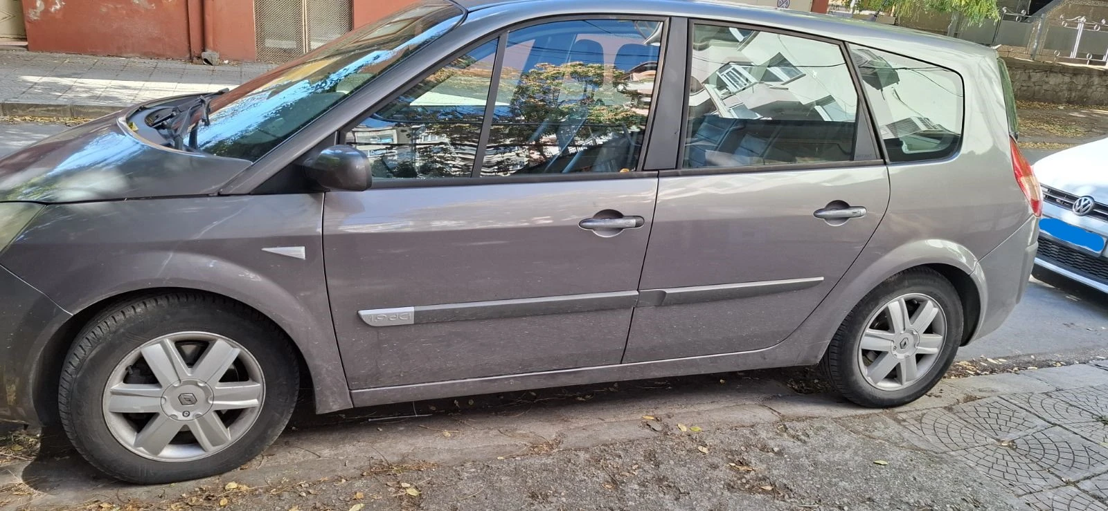 Renault Grand scenic 1.9 DCI, снимка 4 - Автомобили и джипове - 56576181