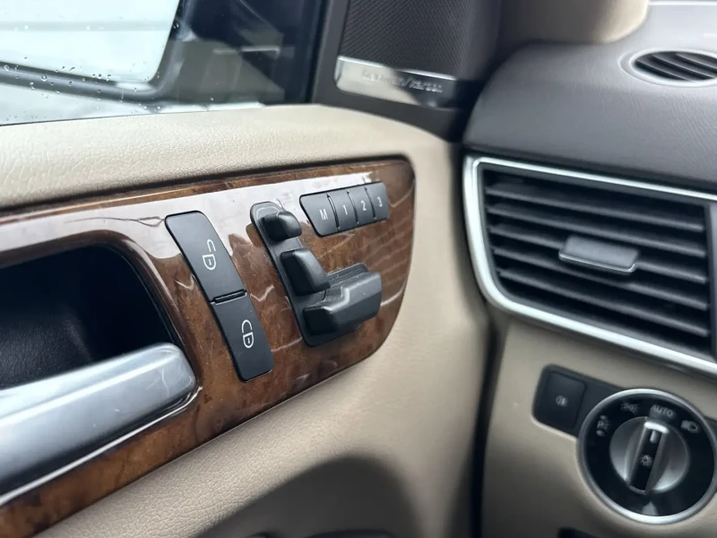 Mercedes-Benz ML 350 Keyless/Harman Kardon/подгрев/панорама/лизинг, снимка 12 - Автомобили и джипове - 52317607