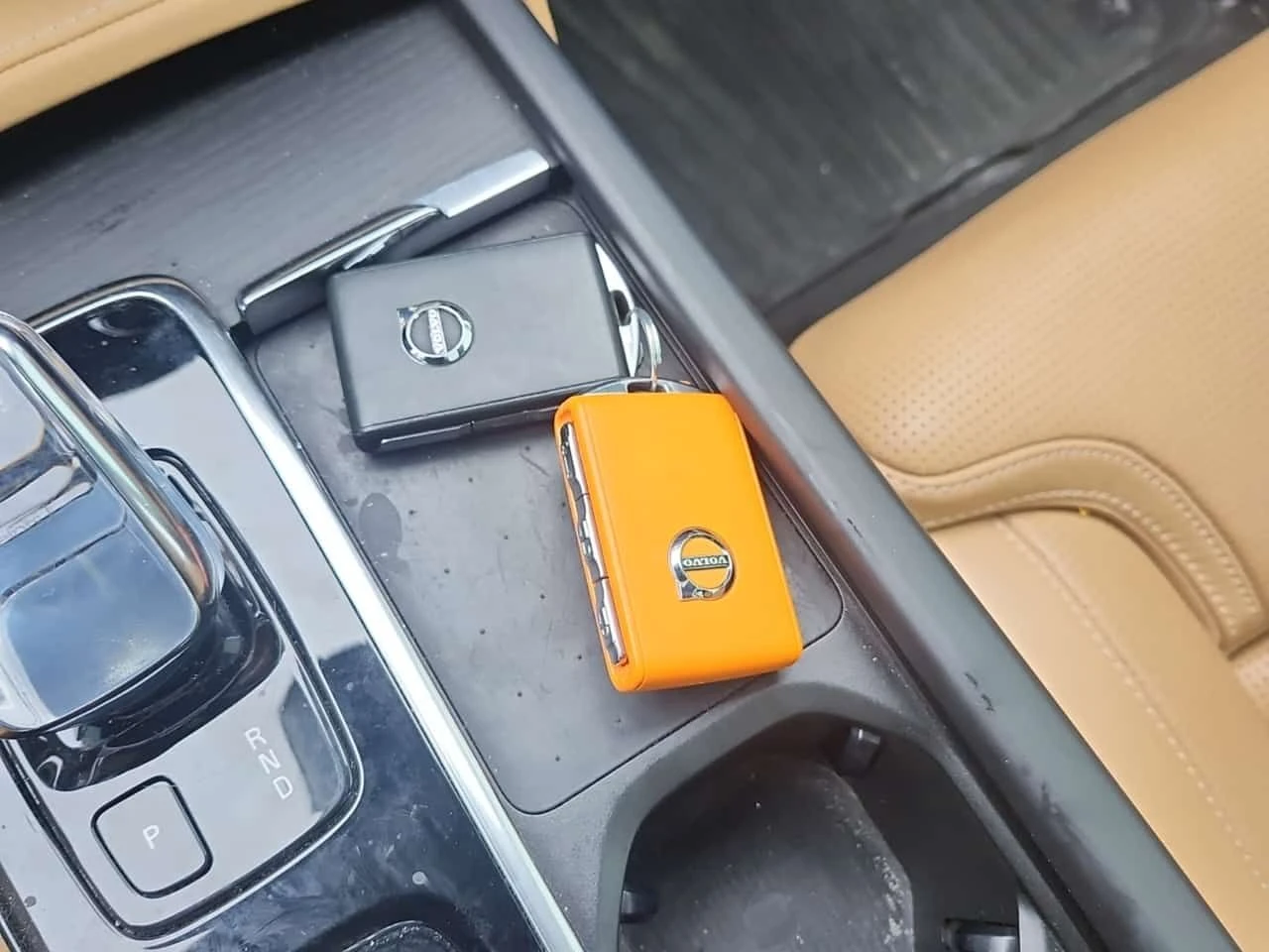 Volvo Xc90  INSCRIPTION /Bowers & Wilkins / 360 /DIS, снимка 8 - Автомобили и джипове - 53947743