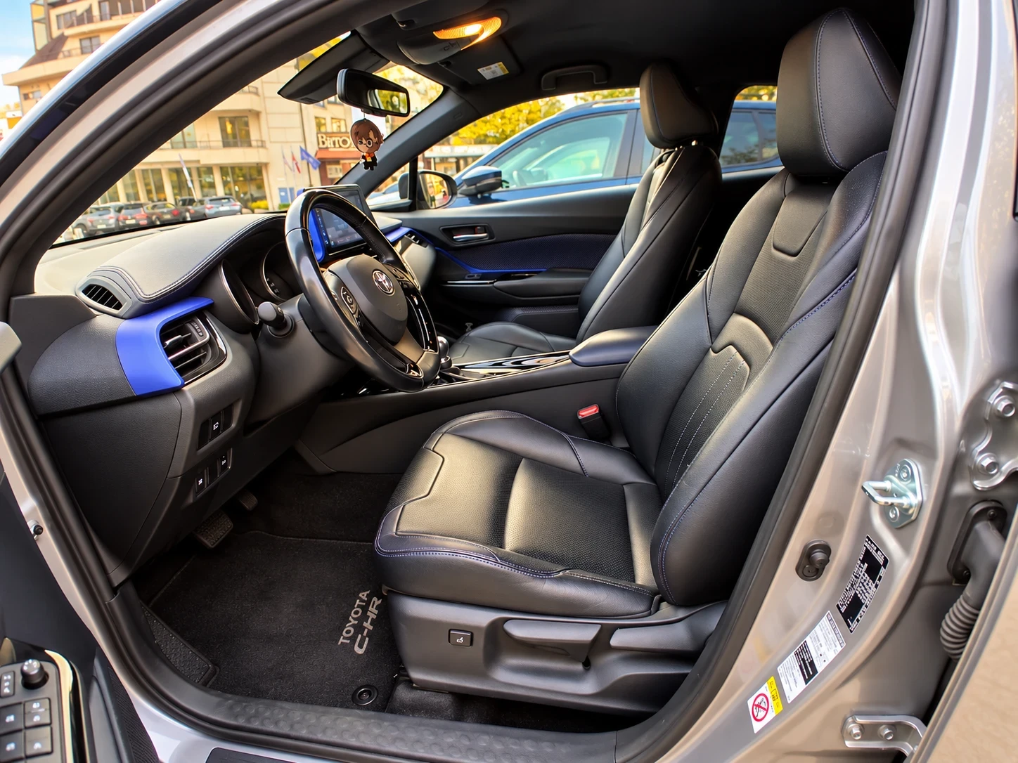 Toyota C-HR, снимка 4 - Автомобили и джипове - 56637234
