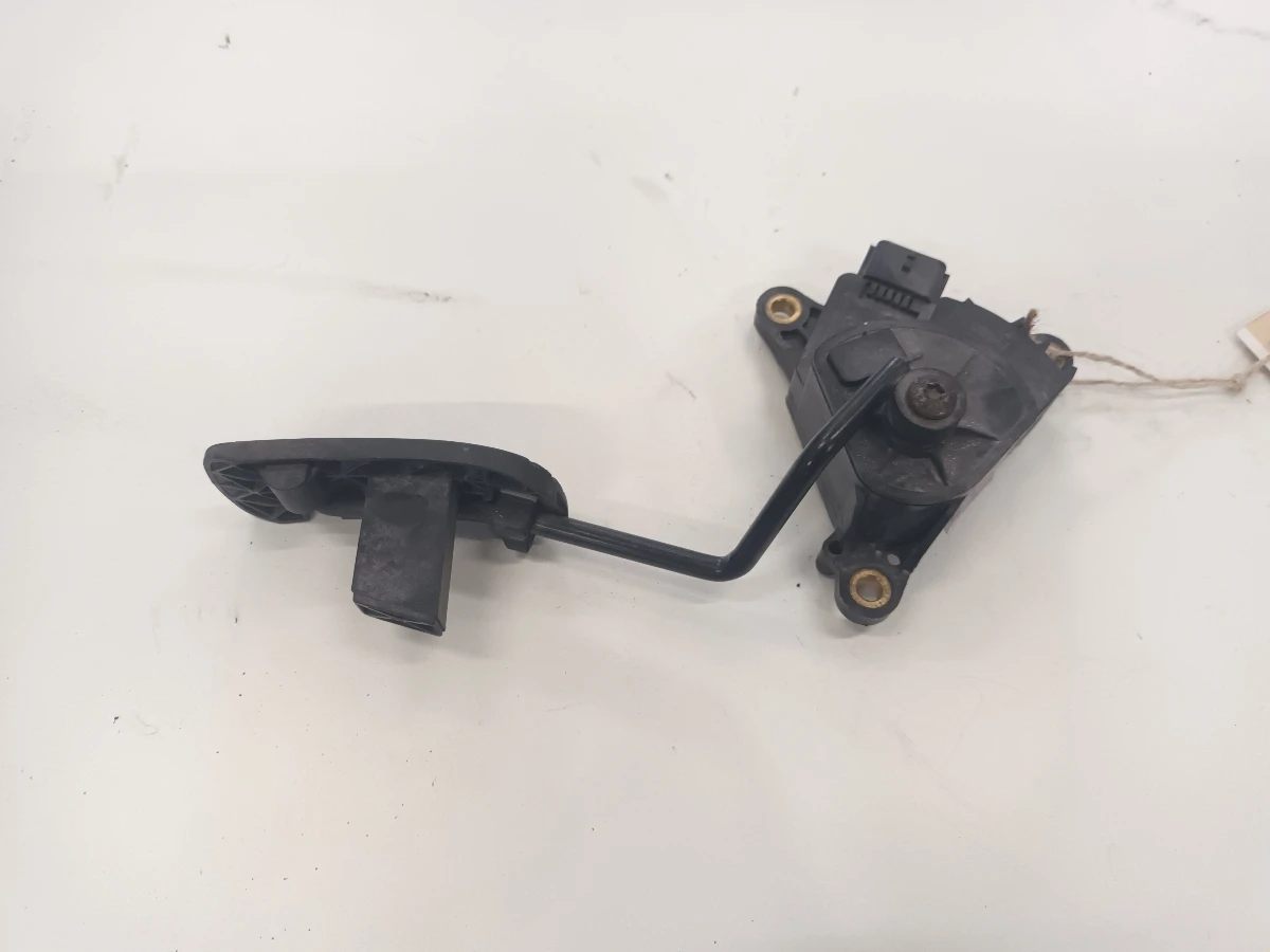 педал газ Нисан Микра 1.2 бензин п