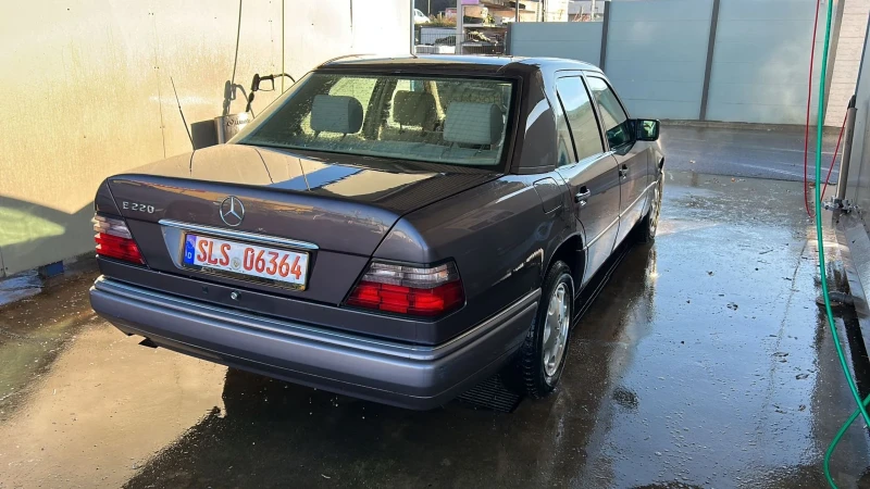 Mercedes-Benz E 220, снимка 4 - Автомобили и джипове - 48298720