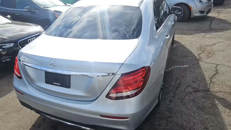 Mercedes-Benz E 300, снимка 3 - Автомобили и джипове - 48435419