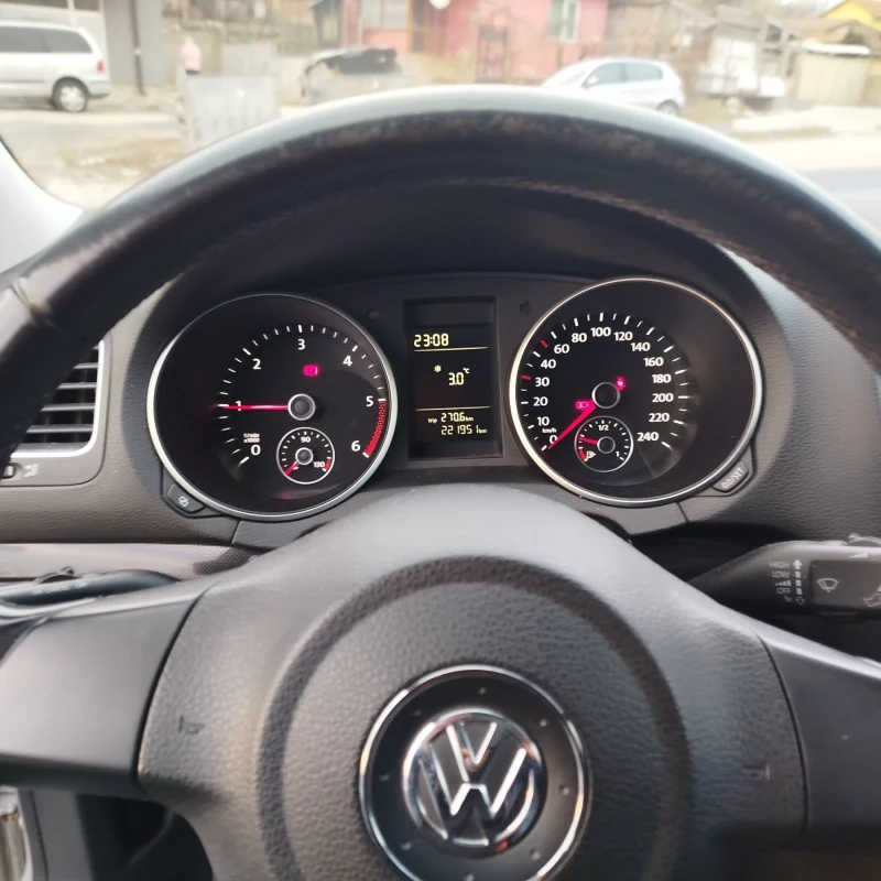 VW Golf 1.6 TDI, снимка 11 - Автомобили и джипове - 49027596