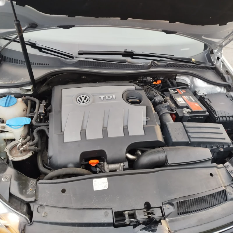 VW Golf 1.6 TDI, снимка 16 - Автомобили и джипове - 49566268