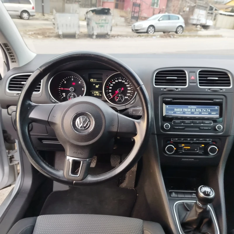 VW Golf 1.6 TDI, снимка 10 - Автомобили и джипове - 49027596