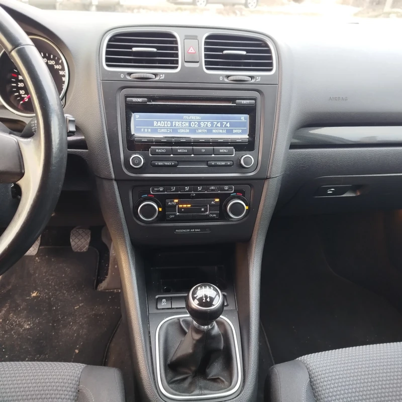 VW Golf 1.6 TDI, снимка 12 - Автомобили и джипове - 49027596